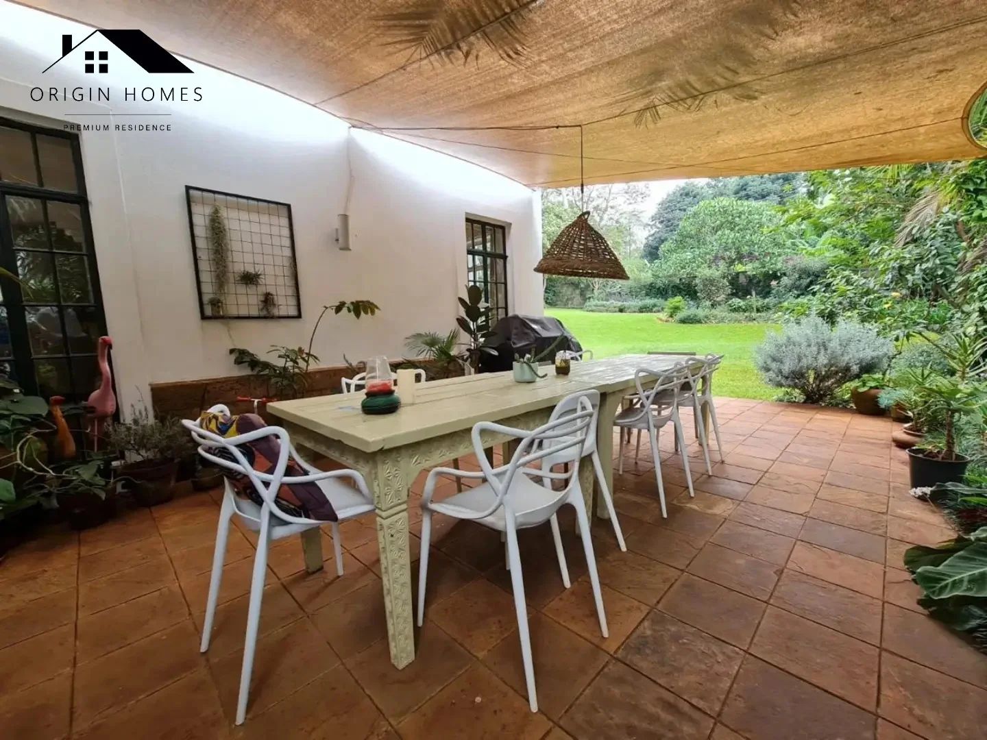 Semi-furnished 4 Bed House with 3 En Suite in Rosslyn
